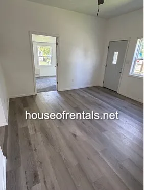 400 S Hill St — Photo 4