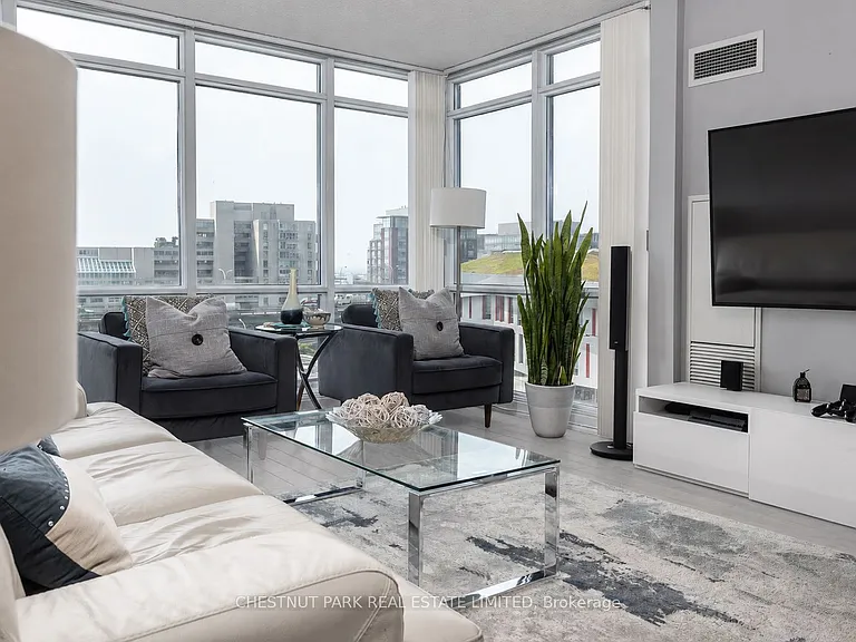 15 Fort York Blvd #710 — Photo 4