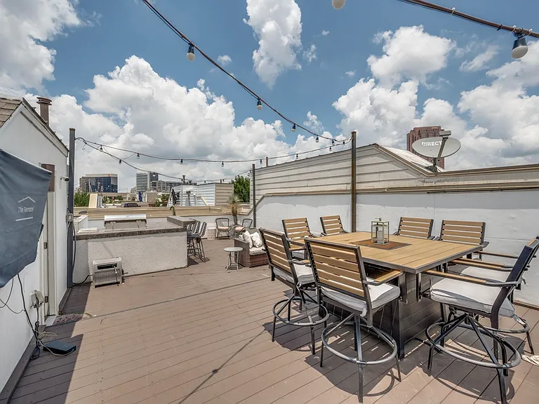 3205 State St #10 — Photo 18