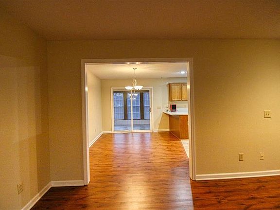 5th image of 680 Mockingbird Dr