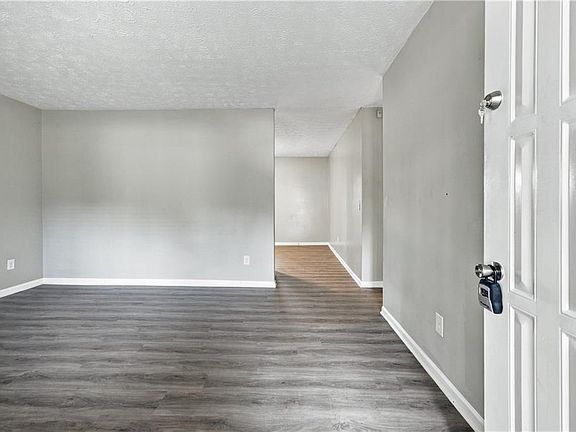 3rd image of 215 Henry St