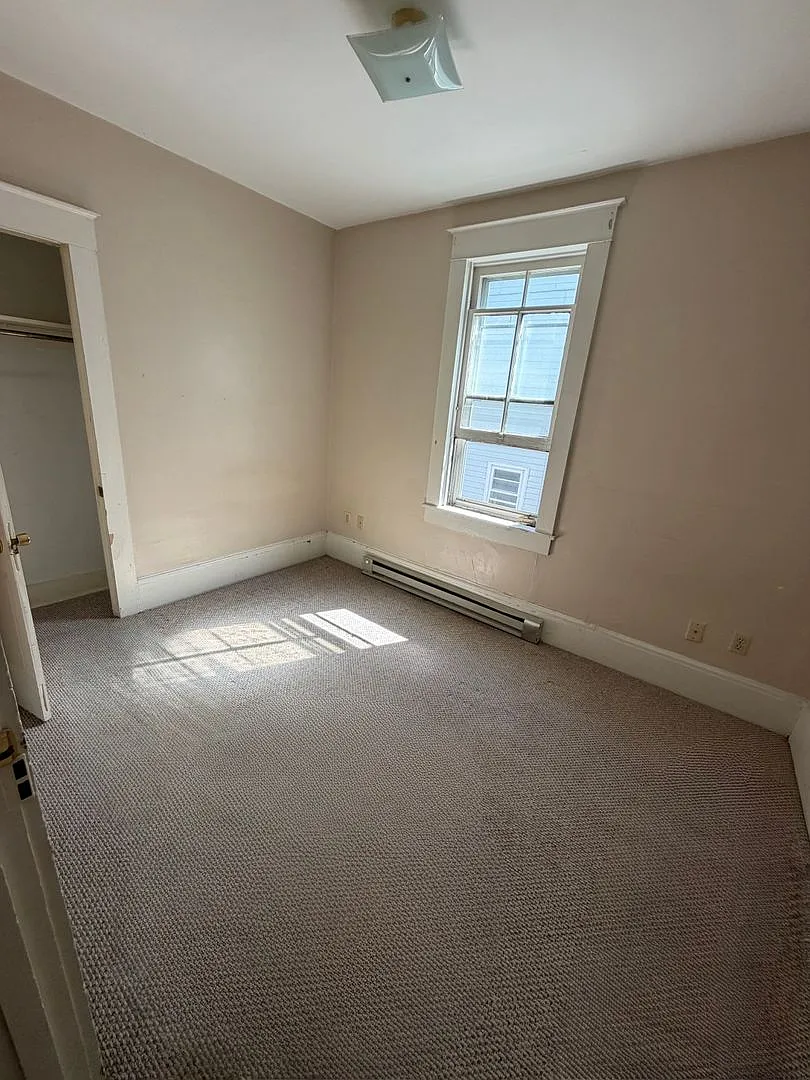 342 S. Main St — Photo 4