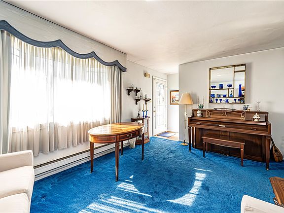 4th image of 2037 Ridge Rd
