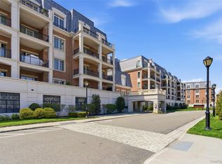 5000 Royal Ct UNIT 5014, North Hills, NY 11040