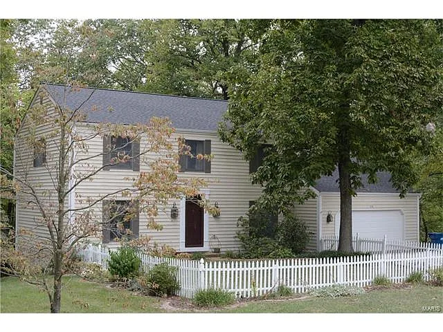 618 Goldfinch Ln photo 1