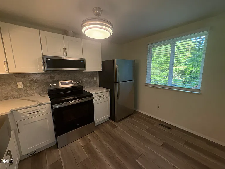 3901 Peppertree Pl — Photo 6
