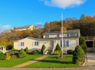 735 Sound Beach Dr, Mattituck, NY 11952