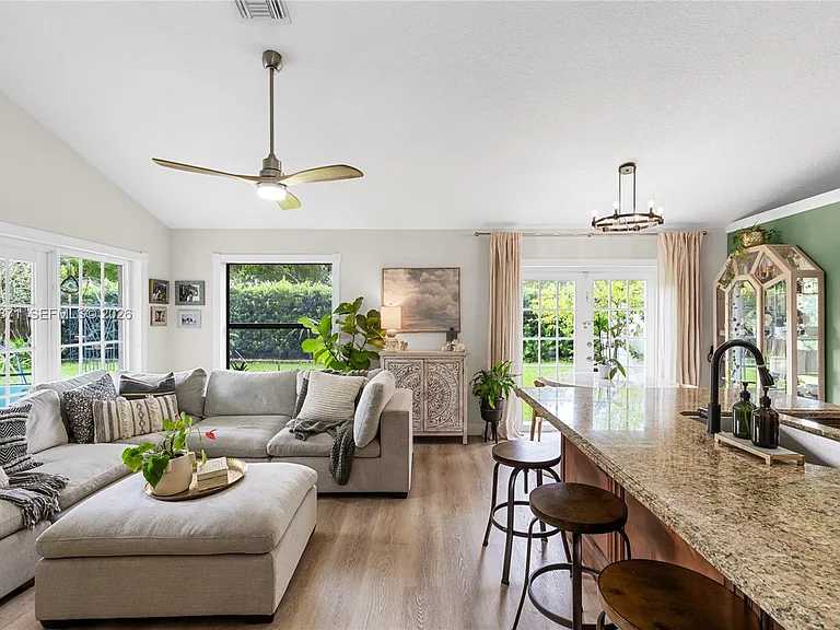 10900 NW 18th Ct — Photo 9