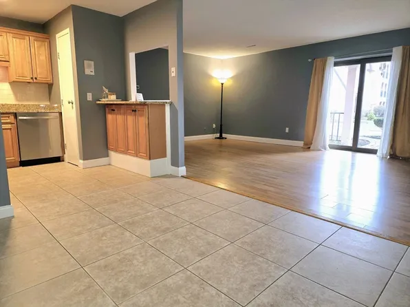 685 Oak St #112, Brockton, MA 02301