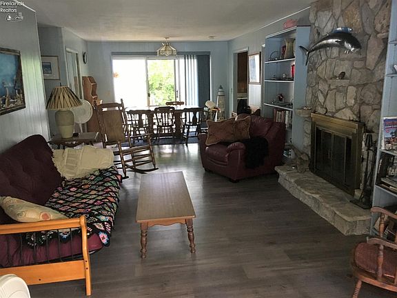 5th image of 701 E Lakeshore Dr