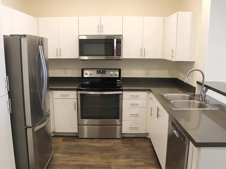 Torrey Gardens Apartments — Photo 22