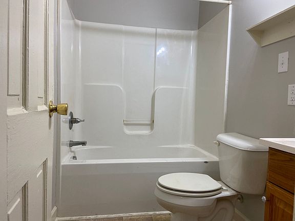3rd image of 2121 Byrd St #2121ABY
