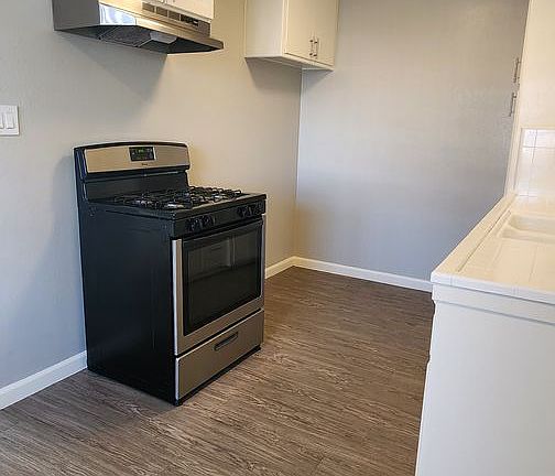 3rd image of 2747-2751 Pacific Ave #27515