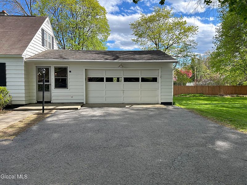 4th image of 57 7th Avenue