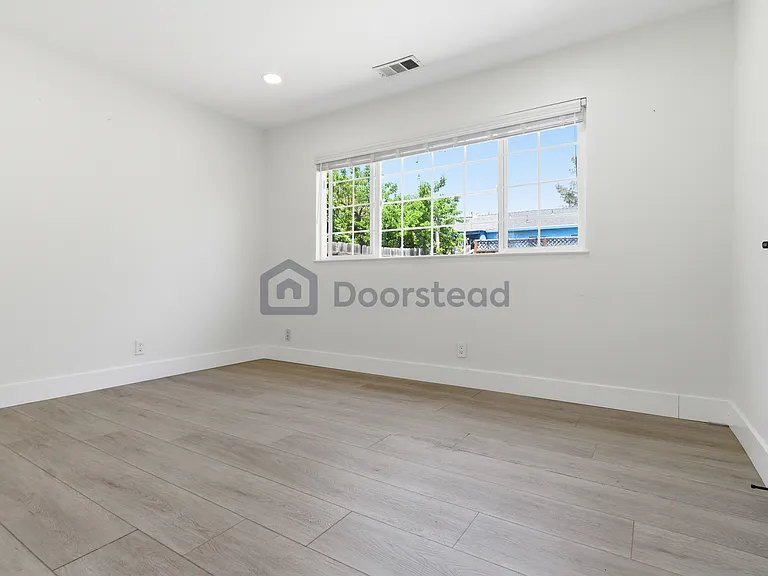 1624 Farringdon Ct — Photo 14