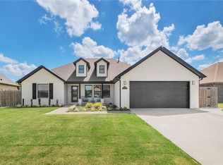 1660 Sunrise Cir, Centerton, AR 72719