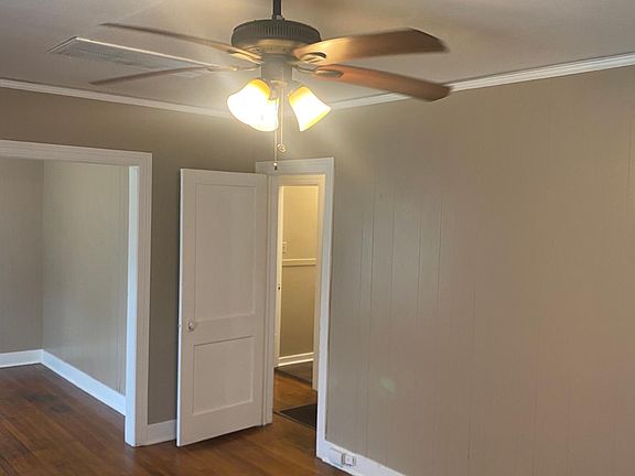 5th image of 2925 Greenwood Ave