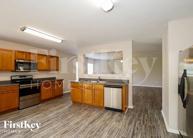 933 Silverberry St — Photo 7