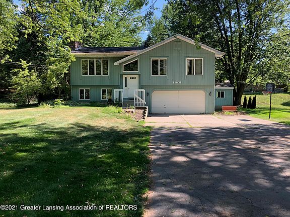 2nd image of 1601 Larkwood Dr
