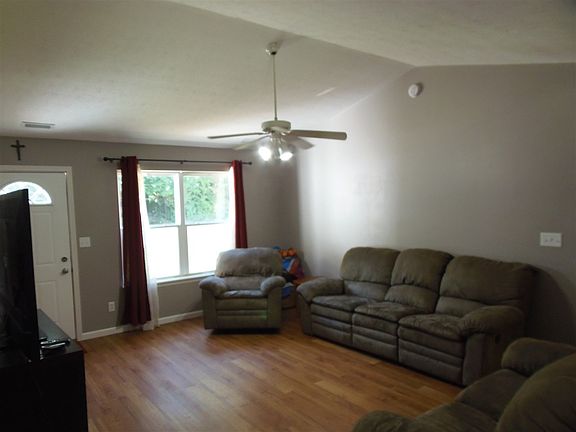 4th image of 304 Creekview Dr
