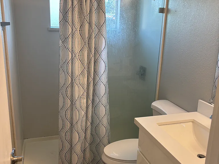 186-192 Selwyn Dr #2 — Photo 6