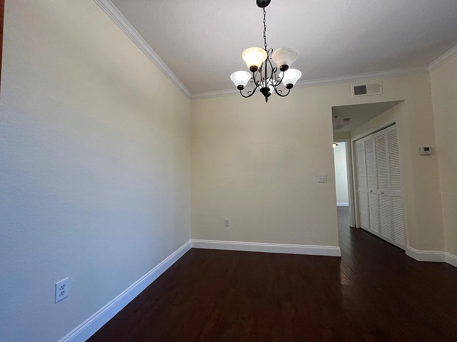 2 bed, 933 sqft, $1,550 — Photo 3