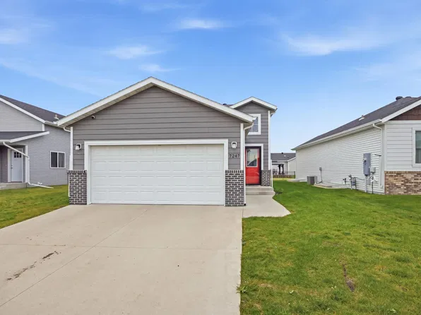 7247 27th St S, Fargo, ND 58104