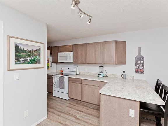 4th image of 3156 Lakeside Dr APT 205
