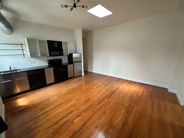 249 S 10th St #3R — Photo 15
