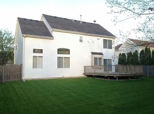 812 Sierra Pl, Gurnee, IL 60031