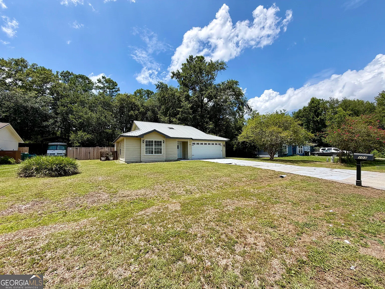 3 bed, 2.0 bath, 1308 sqft, $1,800 — Photo 1