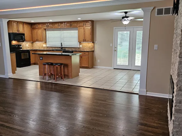 5830 Perry Ln, Merriam, KS 66203