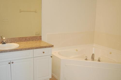 4th image of 718 Altair Ave