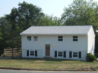 101 E Laurel Ave, Sterling, VA 20164