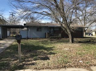 1802 SW 71st St, Topeka, KS 66619