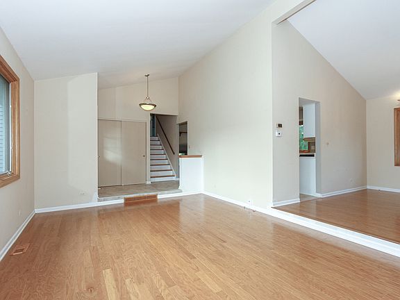 5th image of 801 Woodbine Cir
