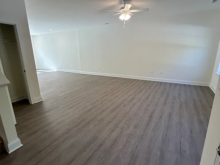 724 Sylvia St — Photo 8