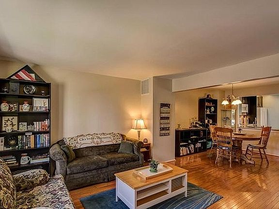 3rd image of 3454 Caledonia Cir