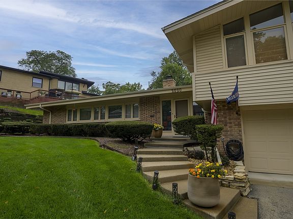 3rd image of 2020 W Hunt Ave