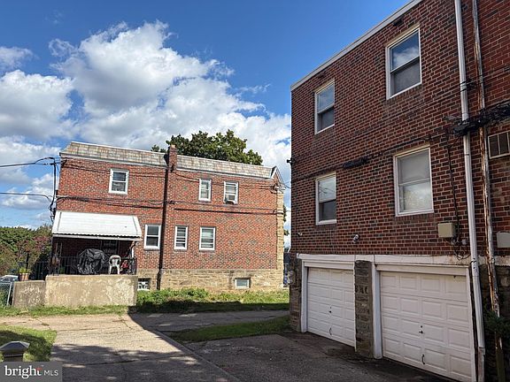 3rd image of 907 E Phil Ellena St