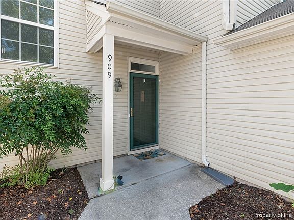3rd image of 909 Lakecrest Ct