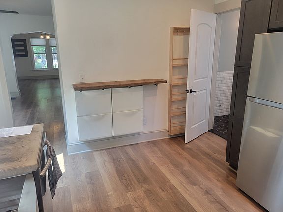 5th image of 201 Hoyt St APT 1