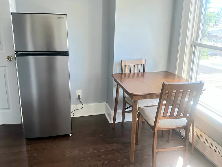 12 Crown St #3 — Photo 2