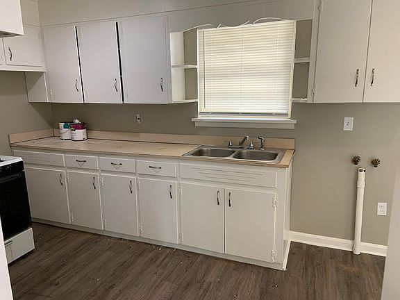 Kitchen (opposite view)