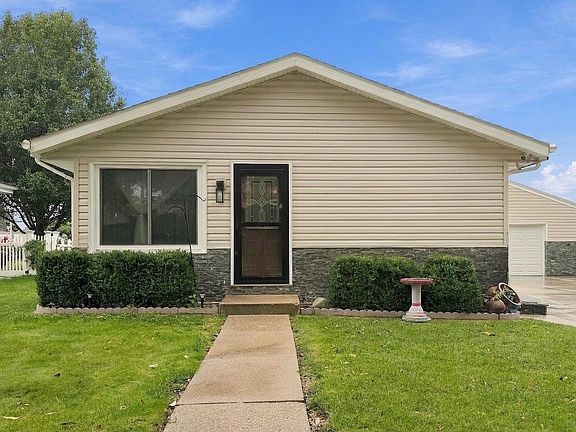 3rd image of 1500 W Clayton Crest AVENUE