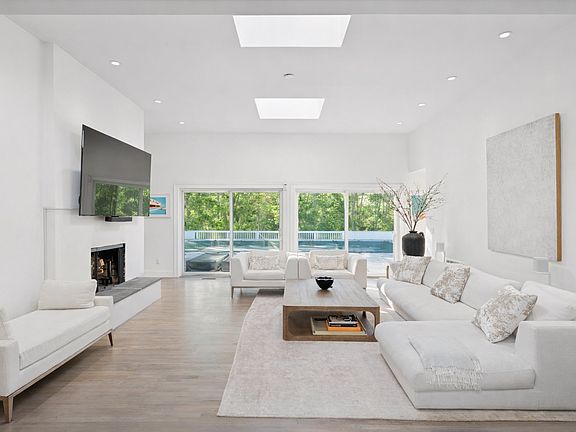 3rd image of 3 Southwood Ln