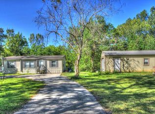 412 S Main St, Huntington, TX 75949