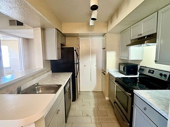 5th image of 4200 Thornbriar Lane Regency Gdns E #201