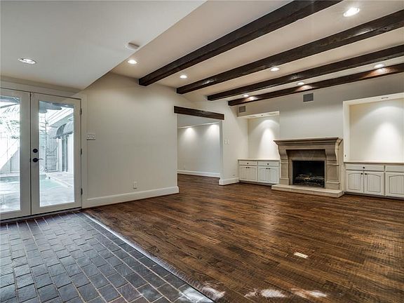 4th image of 3871 S Versailles Ave