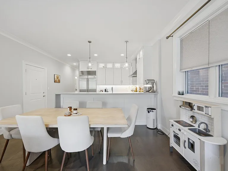 2341 W Roscoe St #2W — Photo 7